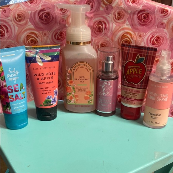 Bath & Body Works Foaming Hand Soap & More Bundle - Picture 1 of 6